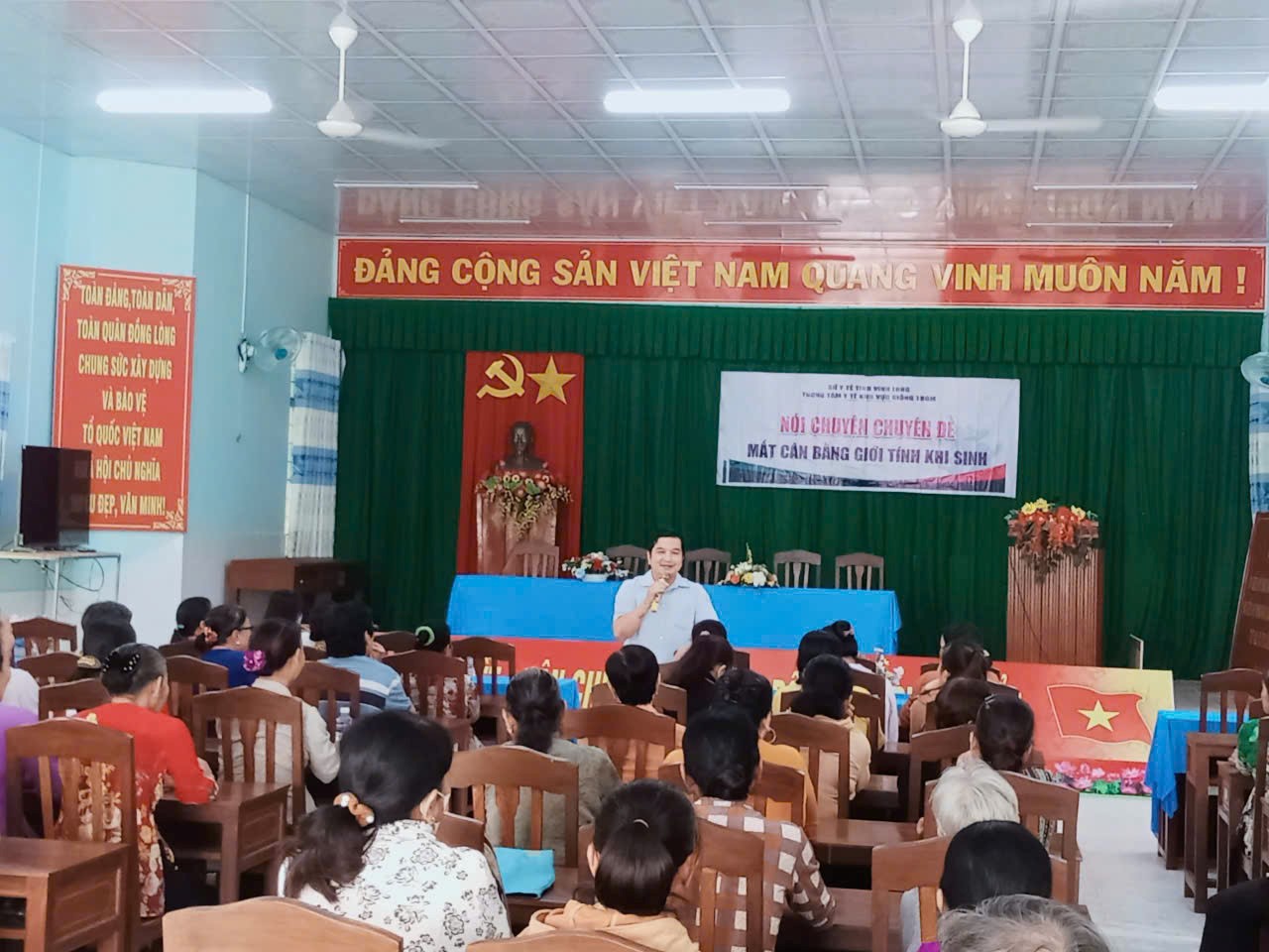 Trạm y tế xã Hưng Nhượng tổ chức truyền thông Dân số nói chuyện chuyên đề về Mất cân bằng giới tính khi sinh