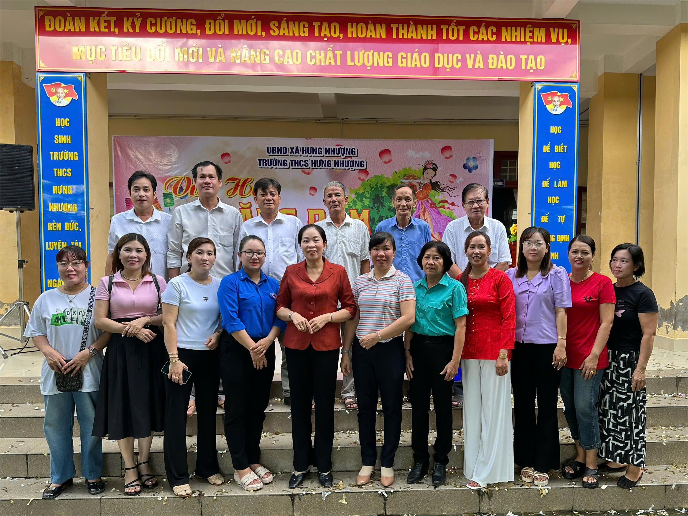 Trường Trung học cơ sở xã Hưng Nhượng tổ chức chương trình Trung thu "Vui hội Trăng rằm"